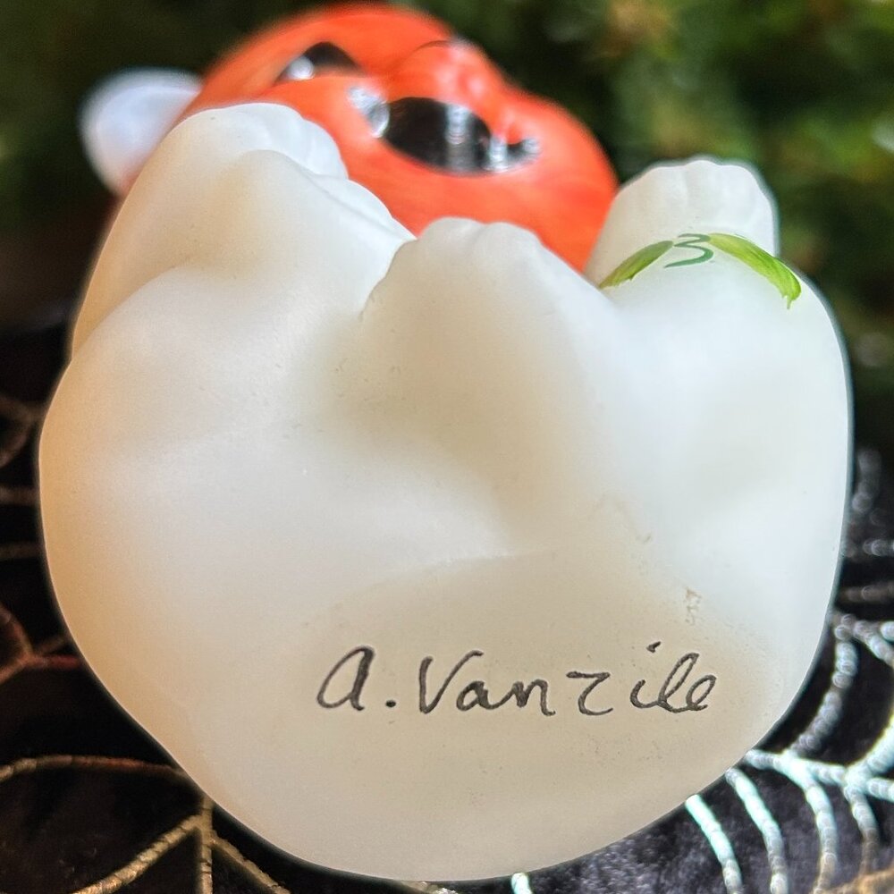 MINT 2006 Fenton “Lil’ Punkin” Halloween Bear (5151 QL), Signed, Hand-painted - Picture 7 of 9